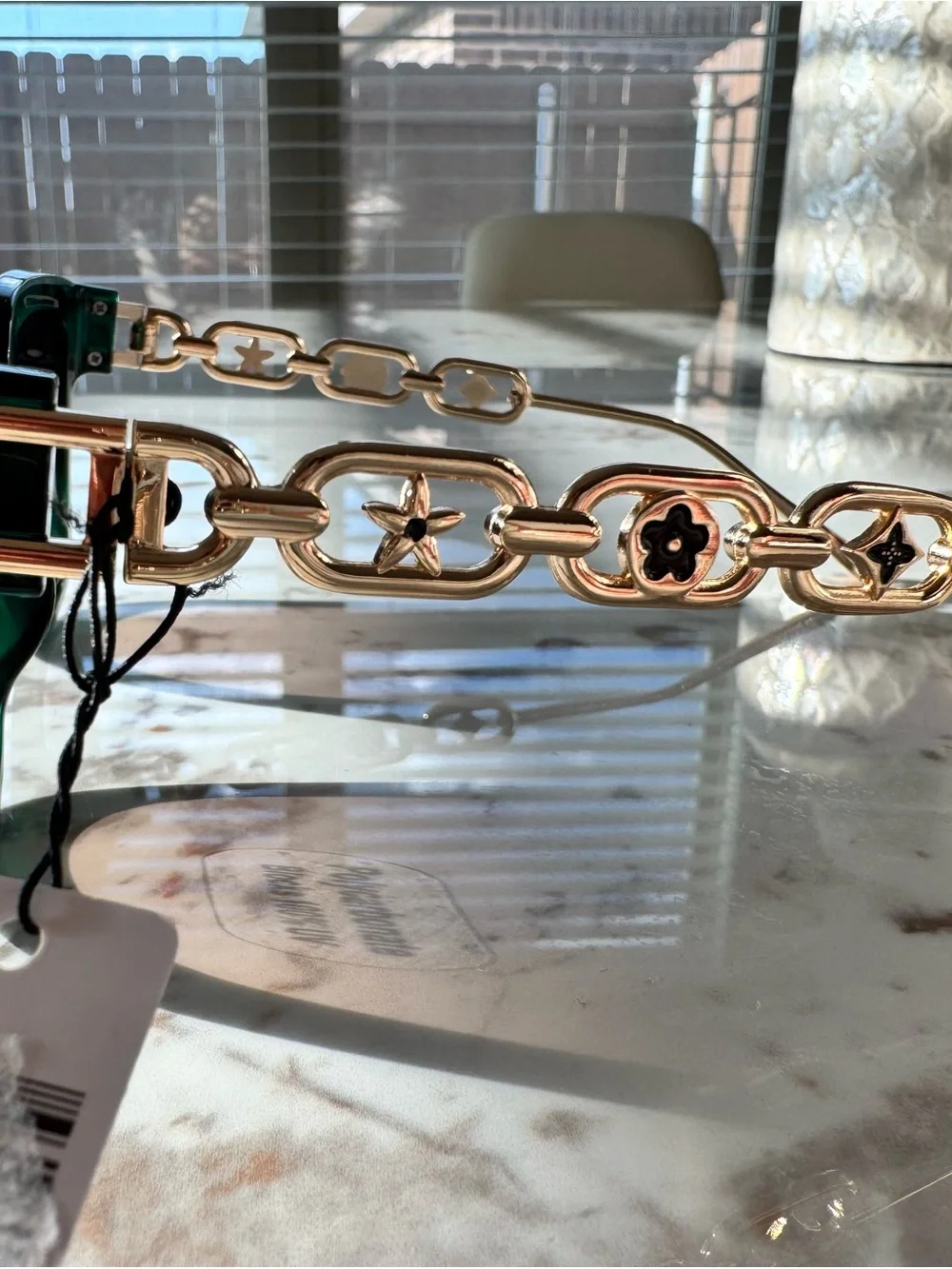 Stylish Black/Green Cat-Eye Sunglasses with Gold Chain Temples